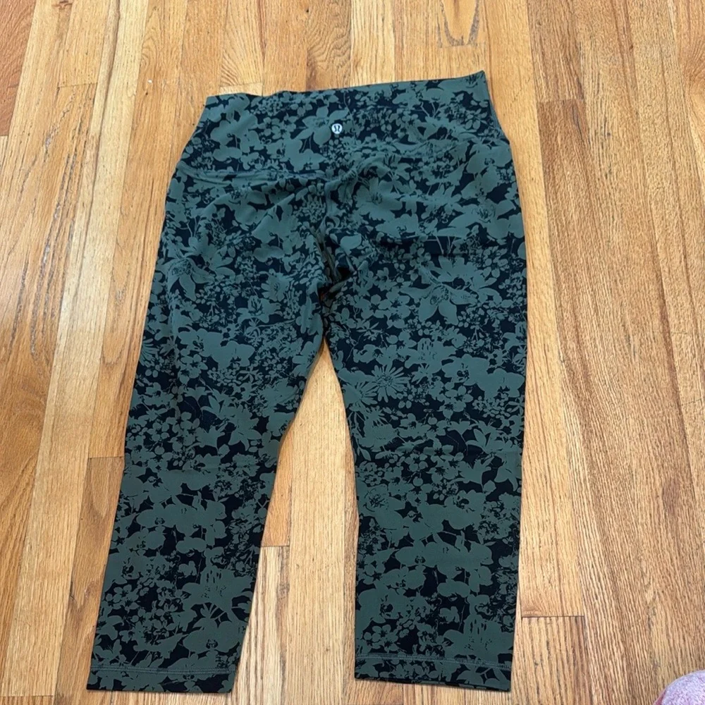 Lululemon Dark Green and Black Floral Capri Leggings Womens 10